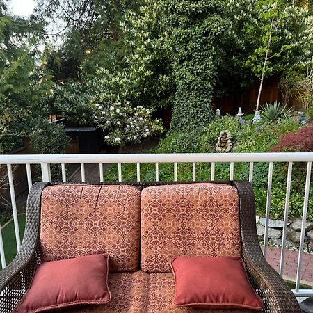Beautiful Modern Suite North Vancouver Bagian luar foto