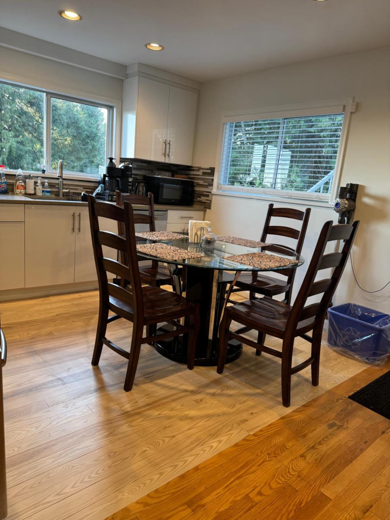 Beautiful Modern Suite North Vancouver Bagian luar foto