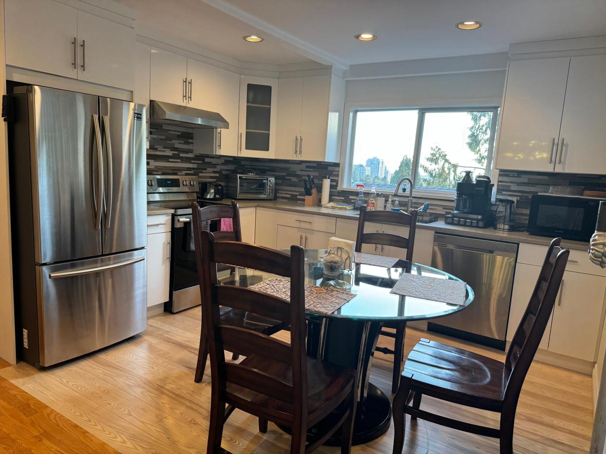 Beautiful Modern Suite North Vancouver Bagian luar foto
